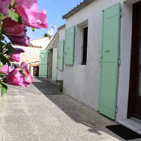 Maison Calme A Saint-pierre-d'oleron, 4 Couchages, Proche Commerces, Cour Ensoleillee, Parking. - Fr-1-246a-79