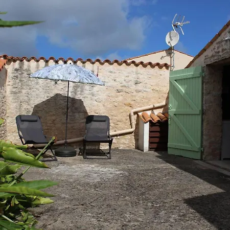 Maison Calme A Saint-pierre-d'oleron, 4 Couchages, Proche Commerces, Cour Ensoleillee, Parking. - Fr-1-246a-79 *